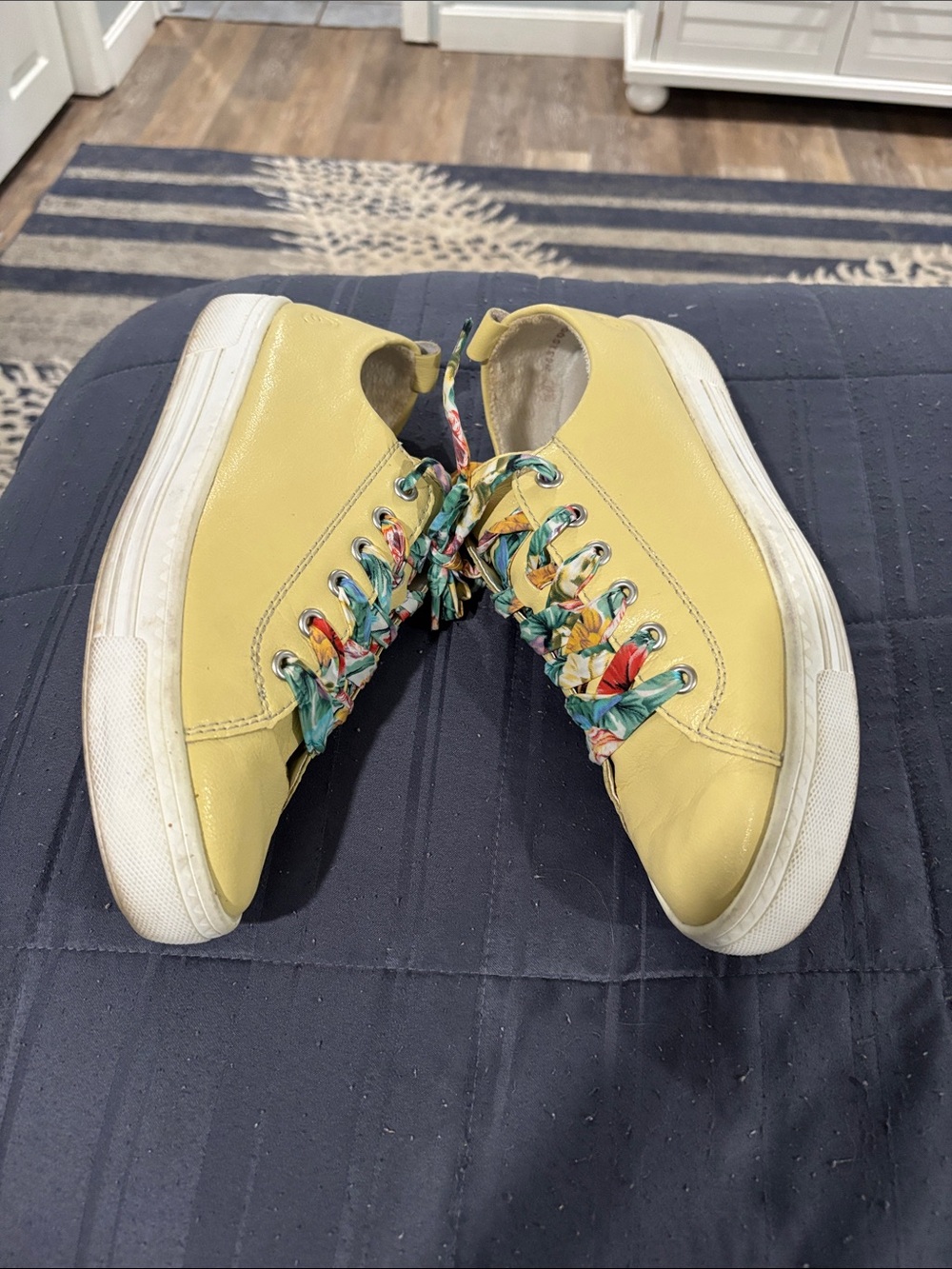 Remonte Lemon Yellow Leather Low-Top Sneakers with Tropical Print Laces - Picture 3 of 3